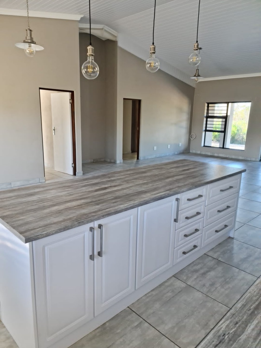 To Let 2 Bedroom Property for Rent in Albertinia Western Cape